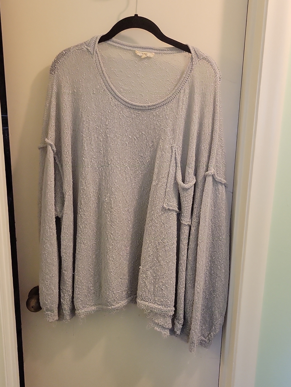 easel Light Gray Textured Scoop-Neck Long-Sleeve Top. Destressed Look.